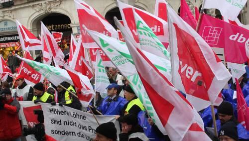 Beschäftigte der VAG demonstrieren. Beschäftigte der VAG demonstrieren.