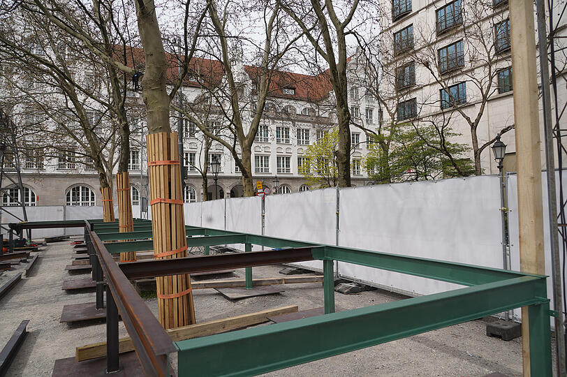 Auf diese Stahltr&auml;ger wird eine Ebene eingezogen. An den Liften sollen Schaukeln h&auml;ngen. Wie viele, das ist noch unklar.