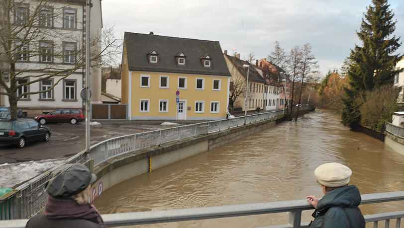 Lara verschwand in den Fluten der Schwabach. Lara verschwand in den Fluten der Schwabach.