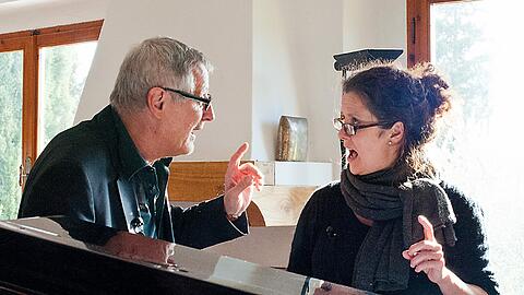 Konstantin Wecker und Angelika Kirchschlager bei Proben für den gemeinsamen Liederabend in der Toscana.