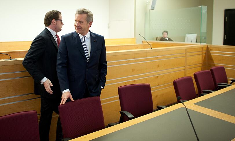 Ex-Bundespräsident Christian Wulff (r) und der mitangeklagte Filmproduzent David Groenewold