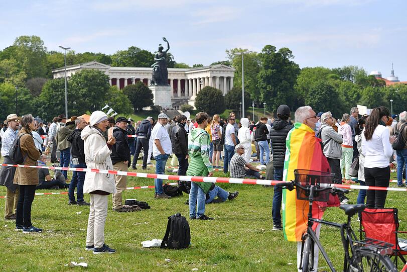 Demonstranten auf der Theresienwiese am Samstag.