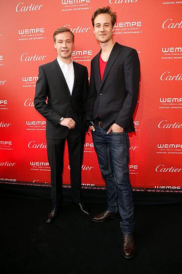 Auch schon ein richtiger Gentleman: Der Schauspieler David Kross mit Max Felder.