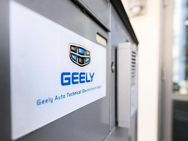 Am Eingang von Geely Auto Technical im hessischen Raunheim.