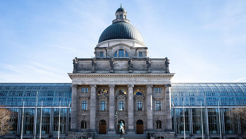 Der ORH verweist unter anderem darauf, dass der Freistaat im Jahr 2021 insgesamt 5,1 Milliarden Euro mehr Steuern eingenommen habe als noch im Haushaltsgesetz 2021 veranschlagt. (Archivbild)