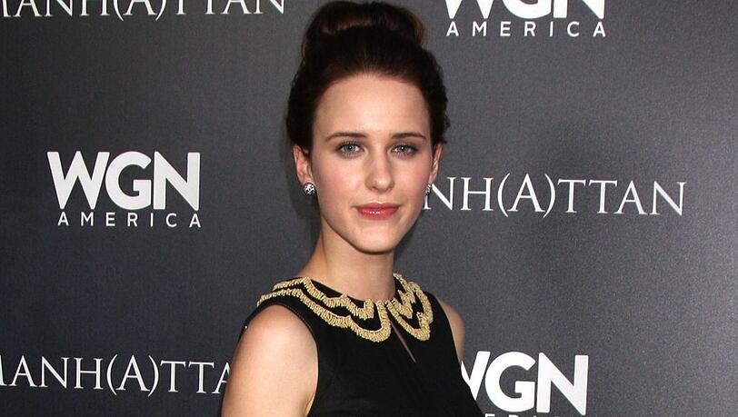 Rachel Brosnahan spricht sich für eine Reform der Waffengesetze aus.