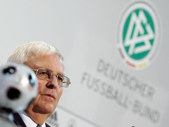 Egal, was kommt: Der DFB und Theo Zwanziger setzen weiter voll auf Jogi Löw