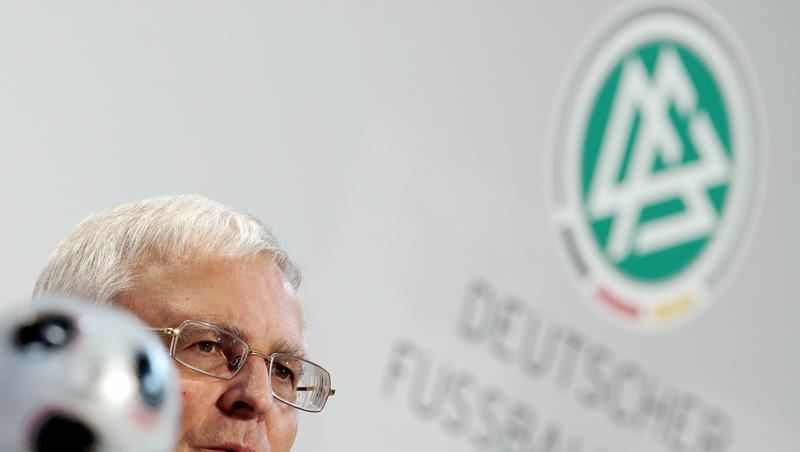 Egal, was kommt: Der DFB und Theo Zwanziger setzen weiter voll auf Jogi Löw Egal, was kommt: Der DFB und Theo Zwanziger setzen weiter voll auf Jogi Löw