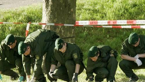 Auf Spurensuche: Polizisten nach dem Mord an ihrer Kollegin auf einem Parplatz bei Heilbronn Auf Spurensuche: Polizisten nach dem Mord an ihrer Kollegin auf einem Parplatz bei Heilbronn