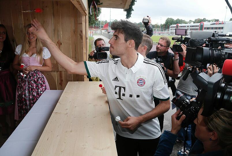 Javier Martinez und Bastian Schweinsteiger   im neuen Wiesn-Dress