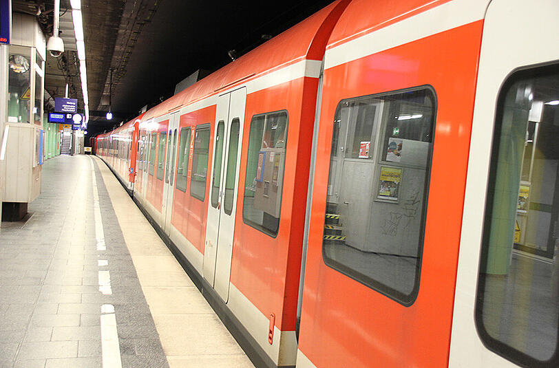 Die defekte S-Bahn am Bahnhof "Isartor".