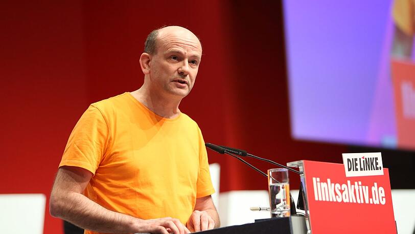 "Ich mache Politik gerne im Stehen", sagt Éric Bourguignon, der hier auf einem Parteitag spricht.