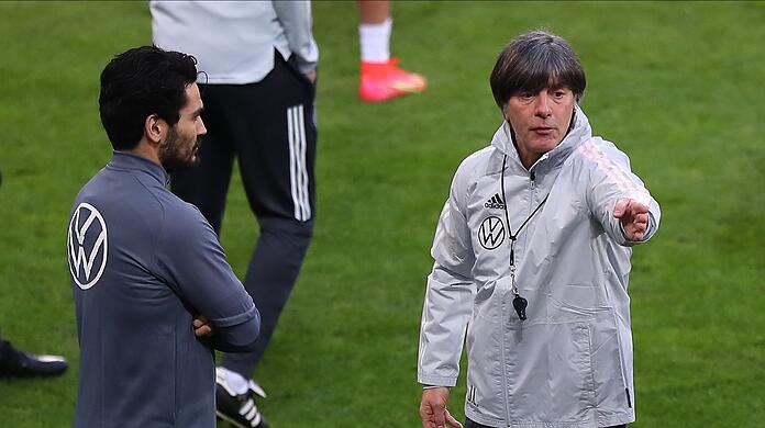 "Ich habe hier ein bisschen mehr Freiheiten", sagt Gündogan über dieZusammenarbeit mit Bundestrainer Joachim Löw.