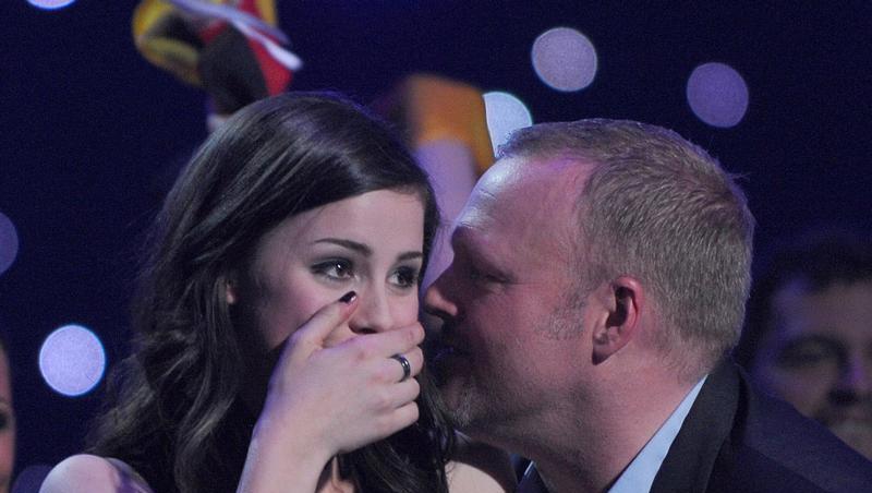 Lena Meyer-Landrut und Stefan Raab: Freude und Fassungslosigkeit nachdem Deutschland nach 28 Jahren wieder den Grand Prix gewonnen hat Lena Meyer-Landrut und Stefan Raab: Freude und Fassungslosigkeit nachdem Deutschland nach 28 Jahren wieder den Grand Prix gewonnen hat