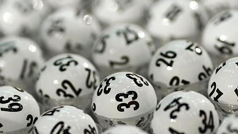 Die offiziellen Lotto-Kugeln. Foto: picture alliance / dpa/Illustration