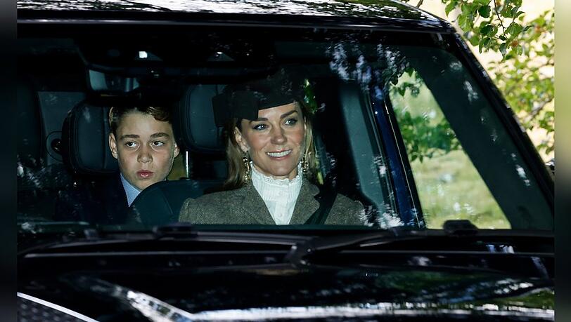 Nicht nur Prinzessin Kate, hier an der Seite ihres Sohnes George, zeigte sich vor den Kameras mit ihrem strahlendsten royalen Lächeln. Nicht nur Prinzessin Kate, hier an der Seite ihres Sohnes George, zeigte sich vor den Kameras mit ihrem strahlendsten royalen Lächeln.