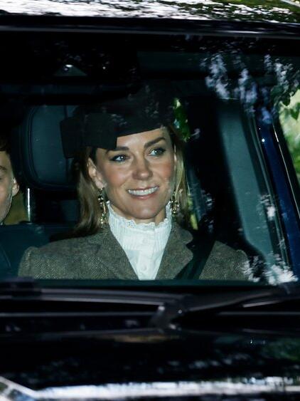 Nicht nur Prinzessin Kate, hier an der Seite ihres Sohnes George, zeigte sich vor den Kameras mit ihrem strahlendsten royalen L&auml;cheln.