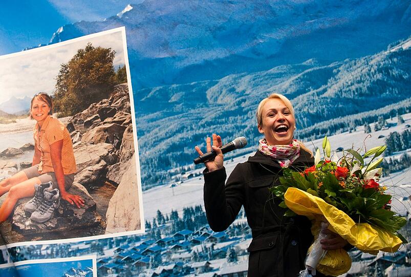 Über 5000 Fans bereiten Biathlon-Legende Neuner in Wallgau einen großen Abschied. Der schönste Wanderweg der Region wird nach ihr benannt. &bdquo;Eine Riesenehre, ich bin sprachlos&ldquo;. Die AZ zeigt die Bilder von Lenas Triumphzug durch Wallgau.