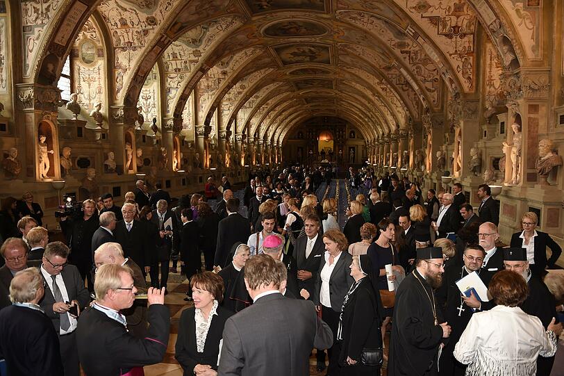Bei der Verleihung des Verdienstordens herrscht traditionell großer Andrang in der Residenz.