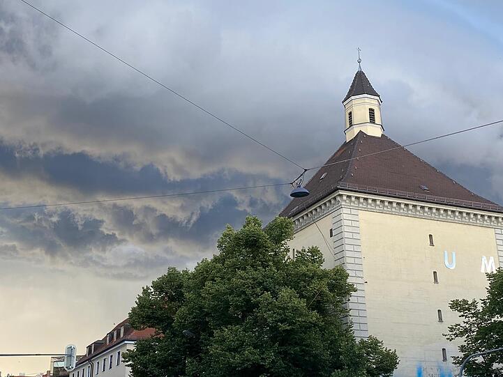 Fantastische Wolken-Gebilde über dem Münchner Himmel.