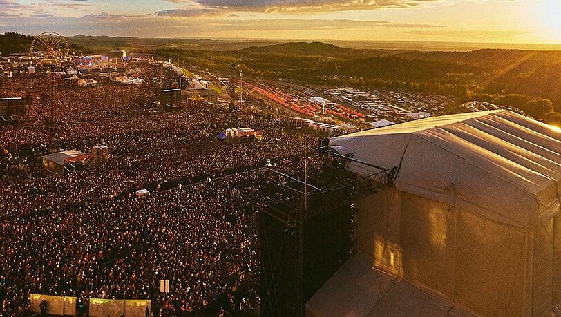 Die Nachfrage nach Tagestickets für Rock am Ring (Bild) und Rock im Park ist groß.