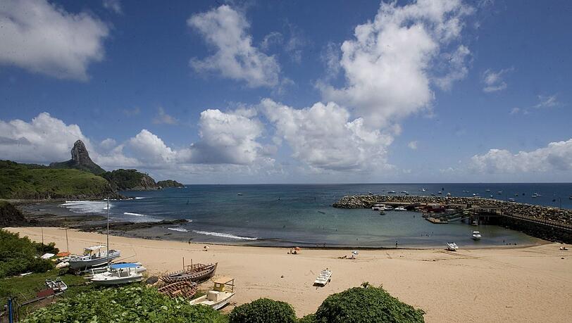 Vor der K&uuml;ste des Inselparadies' Fernando de Noronha geschah das Ungl&uuml;ck, bei dem ein Crew-Mitglied der "Malizia Explorer" ums Leben kam. (Archivbild)