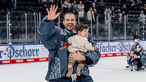 Zufrieden: EHC-Keeper Mathias Niederberger.