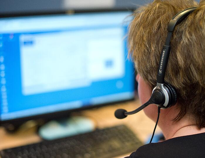 Ein Call Center Agent: 2497 €.