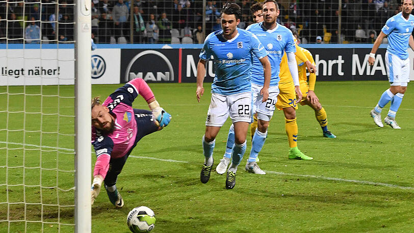 AARON BERZEL - NOTE 3: Überwiegend souveräner Auftritt in der Defensive. Wurde fälschlicherweise zum Torschützen des 2:0 ausgerufen - und wird es verschmerzen können, dass es nicht sein Treffer war.