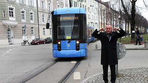 "Ohrenbetäubend" ist das Geräusch, wenn die Straßenbahn den leichten Schlenker am Bordeauxplatz entlang fährt.