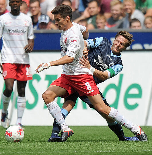 Benny Lauth
Rotierte viel, der Ertrag war jedoch überschaubar. Hatte erst in der Nachspielzeit seinen ersten Torschuss, das allein sagt schon viel aus. Musste aber auch viele Löcher stopfen. Note: 4
