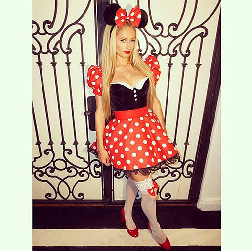 Bei Paris Hilton weiß man nie so genau: Halloween-Kostüm oder Alltags-Outfit.