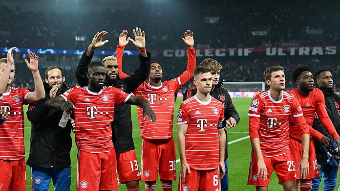 Erleichterung - inklusive angestrengter Mienen: Die Bayern-Stars wissen, wie schwer die Aufgabe im Achtelfinal-Rückspiel gegen Paris werden wird.