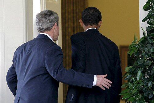 Freundlich geleitete der Amtsinhaber seinen Nachfolger ins Oval Office