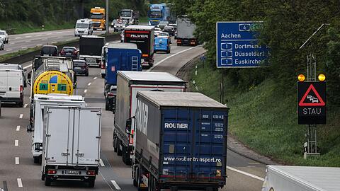 Autobahn-Projekten in NRW drohen Finanzierungslücken. (Archivbild)