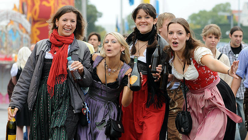 Schal oder doch lieber offenes Dekollete? Wie das Wiesnwetter wird erfahren Sie in der AZ. Schal oder doch lieber offenes Dekollete? Wie das Wiesnwetter wird erfahren Sie in der AZ.
