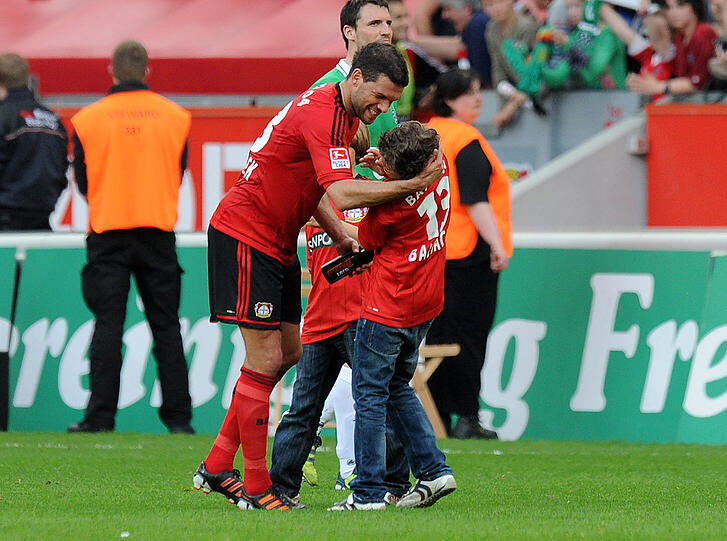 Ballack nahm seine Kinder mit auf die Ehrenrunde.