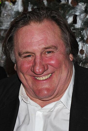 Gerard Depardieu trinkt nicht nur gerne Wein, er produziert ihn auch gerne. Der französische Schauspieler hat sich in den letzten Jahrzehnten gleich eine ganze Reihe von Weingütern zugelegt, unter anderem in Frankreich, Nordafrika, Südamerika und auf Sizilien.