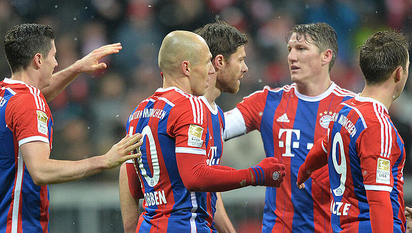 Seine Kollegen beim FC Bayern vermissen Bastian Schweinsteiger (2.v.r) schon jetzt. Seine Kollegen beim FC Bayern vermissen Bastian Schweinsteiger (2.v.r) schon jetzt.