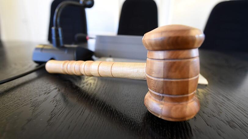 In Regensburg wurde ein 39-Jähriger wegen Mordes zu lebenslanger Haft verurteilt. (Symbolfoto)