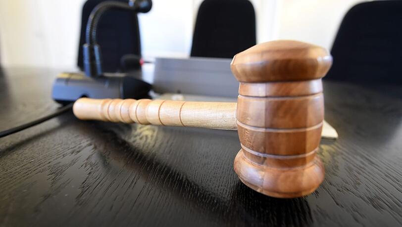 In Regensburg wurde ein 39-Jähriger wegen Mordes zu lebenslanger Haft verurteilt. (Symbolfoto) In Regensburg wurde ein 39-Jähriger wegen Mordes zu lebenslanger Haft verurteilt. (Symbolfoto)