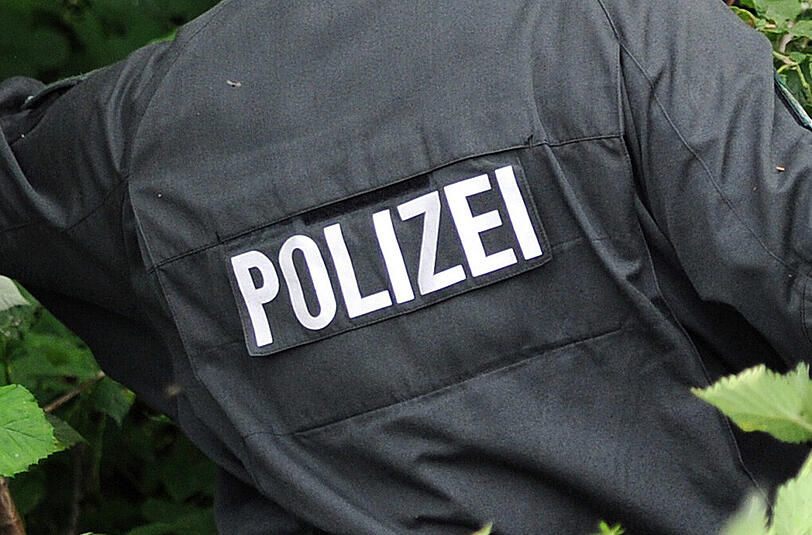 Die sofort eingeleiteten Fahndungsmaßnahmen verliefen bisher ohne Erfolg.