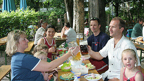 Bier und Retsina, Obatzda und Gyros mit Tzaziki | Abendzeitung München
