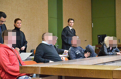 Die Hells Angels auf der Anklagebank (v. l.): Tino B. (29), Marcus M. (30), Andy H. (27) und Robert R. (36).