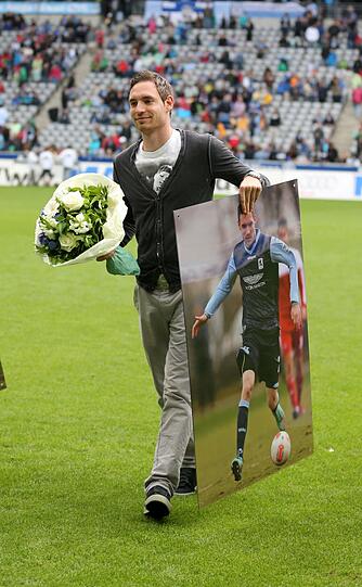 Versöhnlicher Abschluss einer turbolenten Saison: Nach dem überzeugenden 3:0 gegen Aalen bedankten sich die Löwen-Spieler am Sonntag bei ihren Fans für die Unterstützung. Die Bilder!