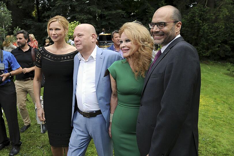 Gruppenfoto mit der Gastgeberin (v.r.): Veronica Ferres, Gady Gronich, Ulrike Hübner, Dan Shaham (israelischer Generalkonsul)