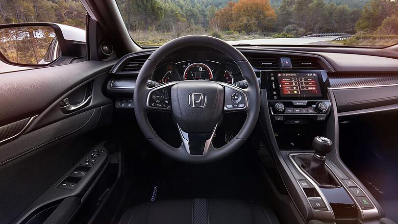 Das Cockpit des Honda Civic ist kein Muster an einfacher Bedienbarkeit - aber man gewöhnt sich schnell daran.