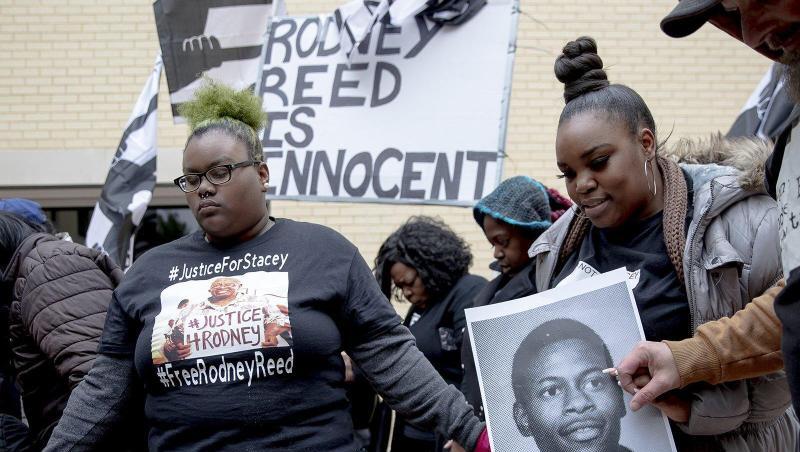 Trotz neuer Beweise im Zusammenhang mit dem Mord an einer 19-Jährigen Frau zu Gunsten von Rodney Reed soll er am 20. November 2019 hingerichtet werden. Trotz neuer Beweise im Zusammenhang mit dem Mord an einer 19-Jährigen Frau zu Gunsten von Rodney Reed soll er am 20. November 2019 hingerichtet werden.
