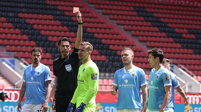 Marco Hiller sieht am letzten Spieltag die Rote Karte.