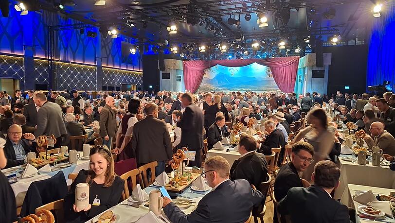Am Nockherberg feiern Politiker und Promis die Starkbierprobe 2024. Was gibt es im TV nicht zu sehen?